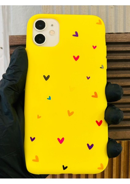 Iphone 11 Sarı Kalpli Silikon Telefon Kılıfı