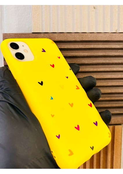 Iphone 11 Sarı Kalpli Silikon Telefon Kılıfı modelleri