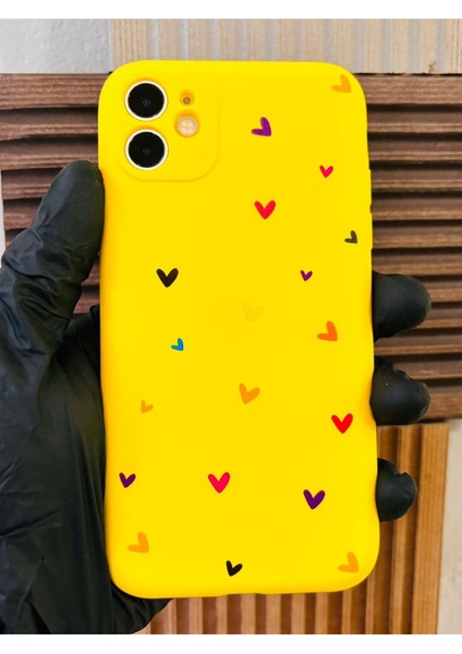 Iphone 11 Uyumlu Lansman Sarı Kalpli Kamera Korumalı Silikon Telefon Kılıfı