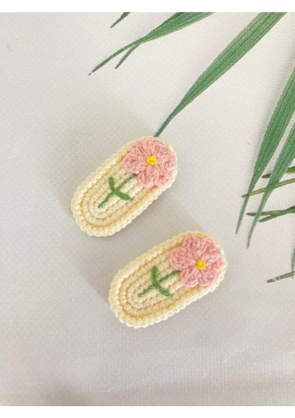 Toka Sarı Zemin Üzeri Pembe Papatya El Emeği 2'li Çıt Çıt Toka Set