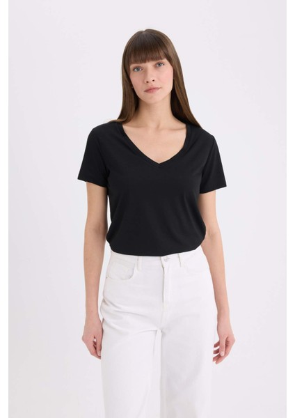 Regular Fit V Yaka Basic Düz Kısa Kollu Tişört W9204AZ25SP