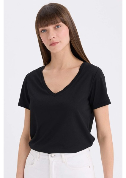 Regular Fit V Yaka Basic Düz Kısa Kollu Tişört W9204AZ25SP