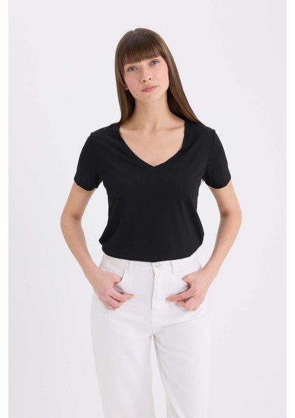 Regular Fit V Yaka Basic Düz Kısa Kollu Tişört W9204AZ25SP