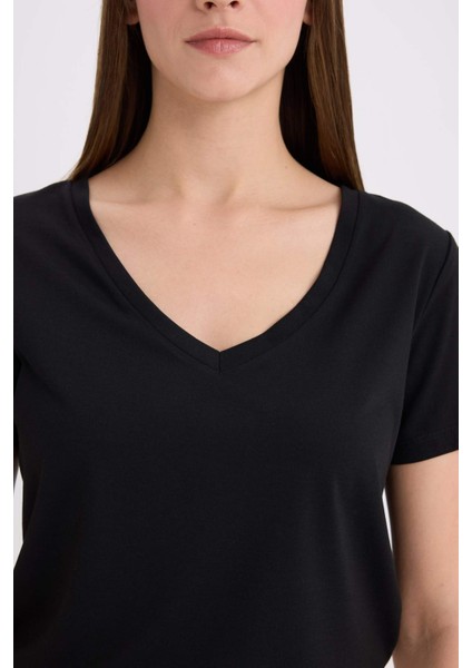 Regular Fit V Yaka Basic Düz Kısa Kollu Tişört W9204AZ25SP