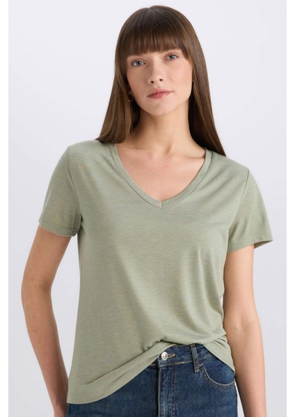 Regular Fit V Yaka Basic Düz Kısa Kollu Tişört W9204AZ25SP