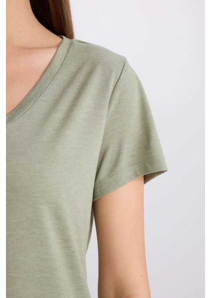 Regular Fit V Yaka Basic Düz Kısa Kollu Tişört W9204AZ25SP