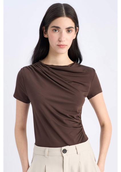 Slim Fit Dar Kesim Kayık Yaka Soft Touch Kısa Kollu Tişört E7016AX25SP