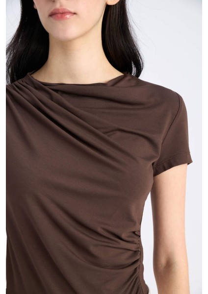 Slim Fit Dar Kesim Kayık Yaka Soft Touch Kısa Kollu Tişört E7016AX25SP indirimleri