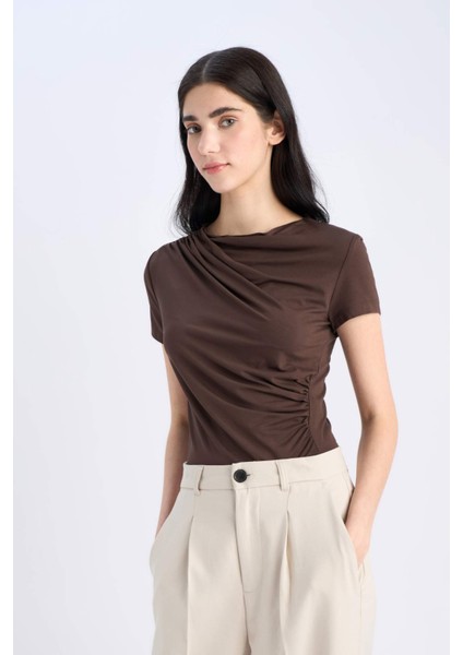 Slim Fit Dar Kesim Kayık Yaka Soft Touch Kısa Kollu Tişört E7016AX25SP