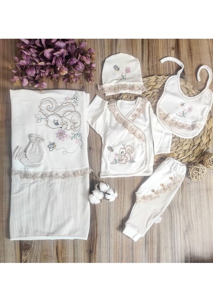 Minik Sincaplı Kız Bebek 10'lu Hastane Çıkışı
