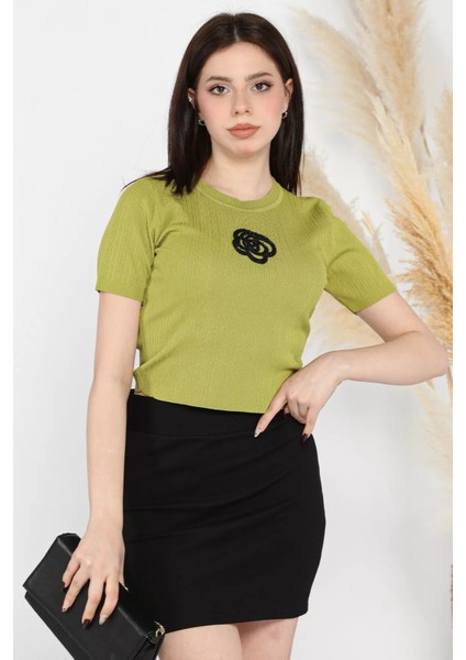 Kendinden Desenli Önü Gül İşlemeli Kadın Crop Top Bluz P-00011919
