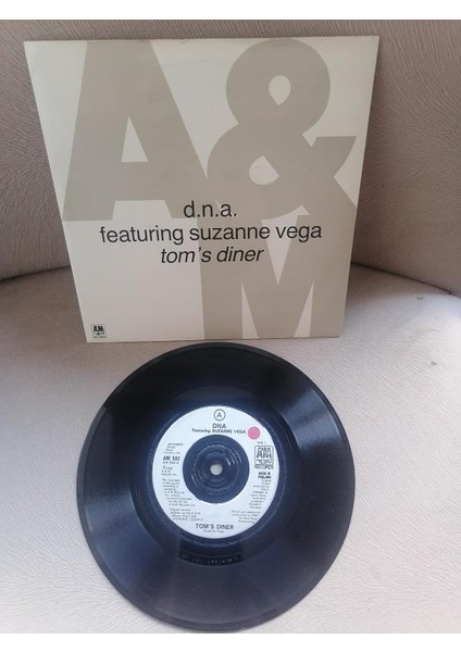 Suzanne Vega Feat. D.n.a. - Tom’s Dıner - 1987 Ingiltere Basım 45 Lik Plak