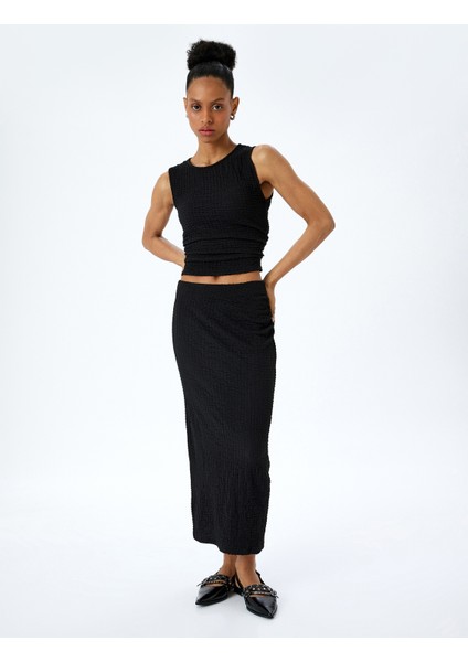 Dokulu Slim Fit Bisiklet Yaka Kolsuz Bluz