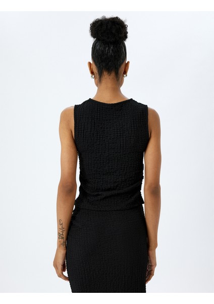Dokulu Slim Fit Bisiklet Yaka Kolsuz Bluz fırsatları