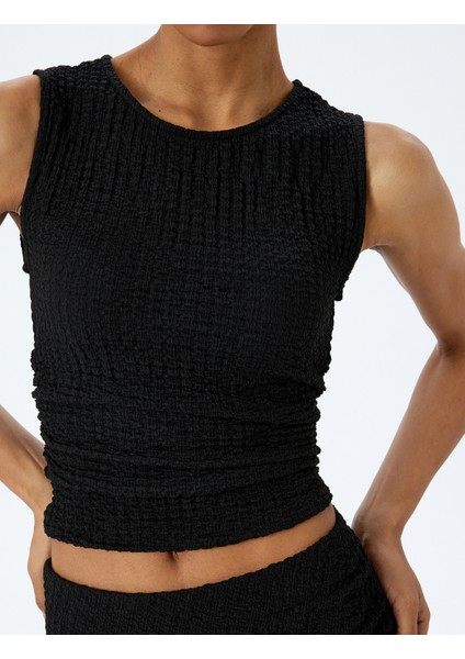 Dokulu Slim Fit Bisiklet Yaka Kolsuz Bluz indirimleri