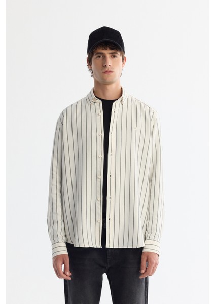 Erkek Beyaz Alttan Britli Yaka Çizgili Rayon Gömlek A42Y2051