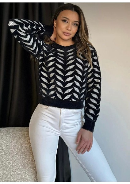 Gülseli Desenli Yumoş Iplik Croptop Kadın Triko Kazak