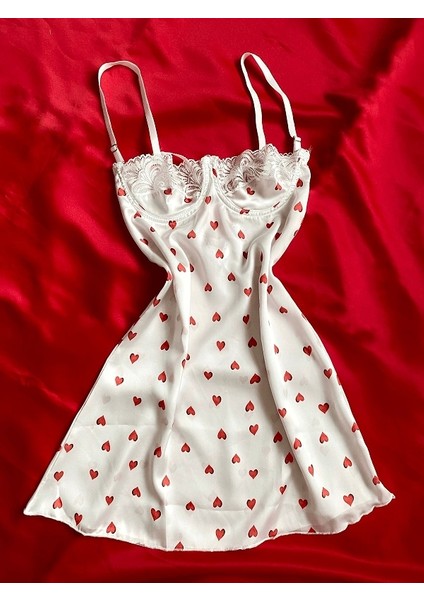 Göğüs Dantel Detaylı Kalp Baskılı Saten Gecelik