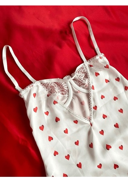 Göğüs Dantel Detaylı Kalp Baskılı Saten Gecelik modelleri