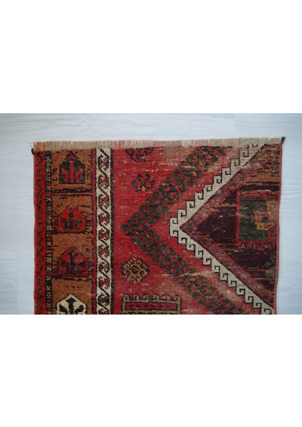 56 x 81 cm Kırmızı ve Kahverengi Tribal Desenli El Dokuma Küçük Boy Uşak Kilimi modelleri