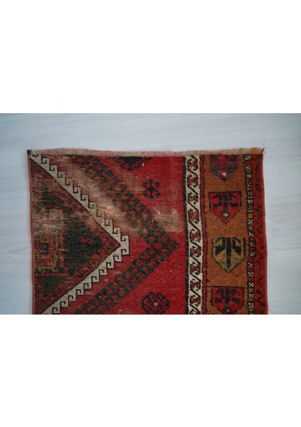 56 x 81 cm Kırmızı ve Kahverengi Tribal Desenli El Dokuma Küçük Boy Uşak Kilimi indirimleri