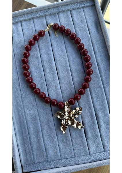 Çiçek Detay Bordo Boncuk Kolye fiyatları