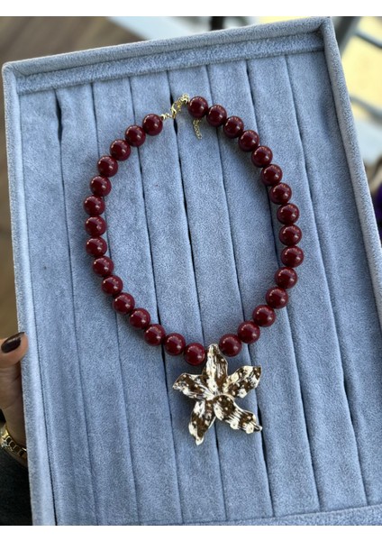 Çiçek Detay Bordo Boncuk Kolye modelleri