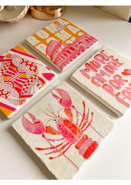 Modern Art Tasarımlı Bardak Altlığı Roma, Pembe ve Turuncu Kolezyum, Iskambil ve Motto Temalı fiyatları