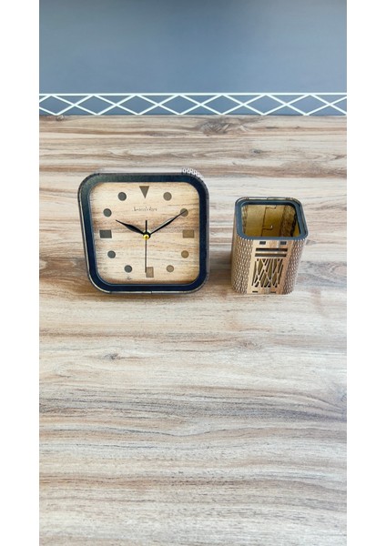 Ahşap Masa Saati ve Kalemlik, 15X15CM, Sessiz Akar Mekanizmalı, Yeni Ofis Hediyesi, Ev Hediyesi