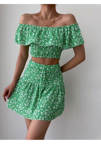 Çiçek Desenli Crop-Etek Takım Kayıkçı Yaka