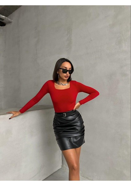 Kare Yaka Uzun Kol Bluz