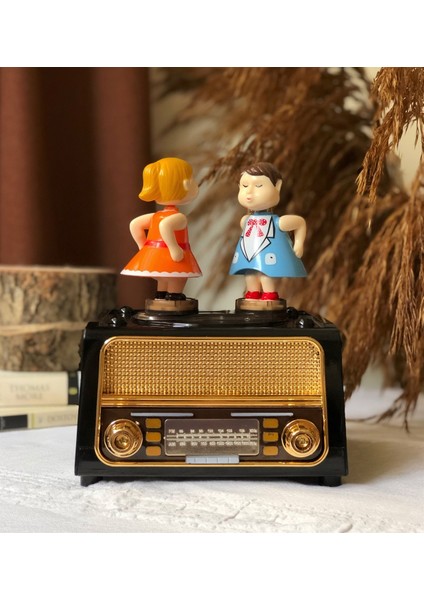 Radyo Görünümlü Öpüşen Çift Müzik Kutusu