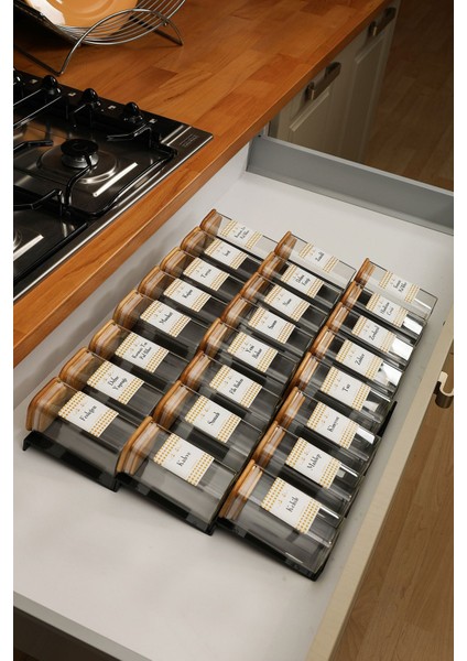 24 Adet Bambu Kapaklı 300ML Borosilikat (Cam) Baharatlık Kavanoz ve 6 Adet Düzenleyici Stant (Siyah) fırsatları