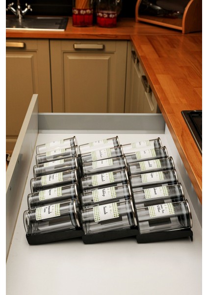 18 Adet Çelik Kapaklı Baharatlık Borosilikat (Cam) 300ML Kavanoz 6 Adet Stoplu Pleksi Stant (Siyah) modelleri