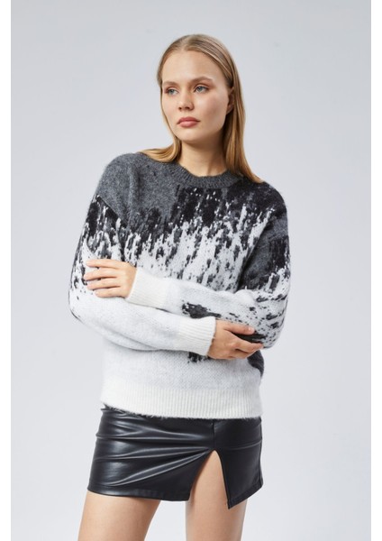 Gri Beyaz Geçişli Yumuşak Yün Kazak fırsatları