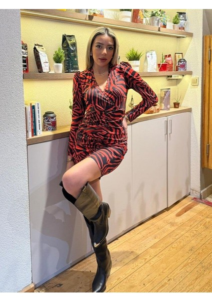 Kadın Uzun Kollu Kruvaze Yaka Ön Kısım Büzgülü Zebra Desen Dalgıç Elbise