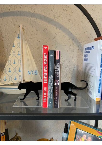 Pleksi Kitap Tutucu Puma Figürlü