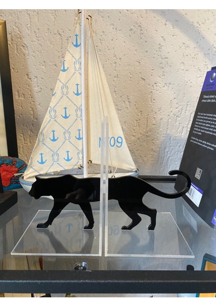 Pleksi Kitap Tutucu Puma Figürlü