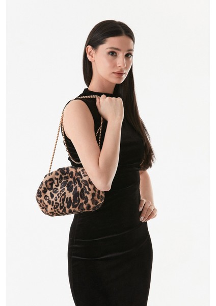 Leopar Desenli Çıtçıtlı Zincirli Pelüş Çanta
