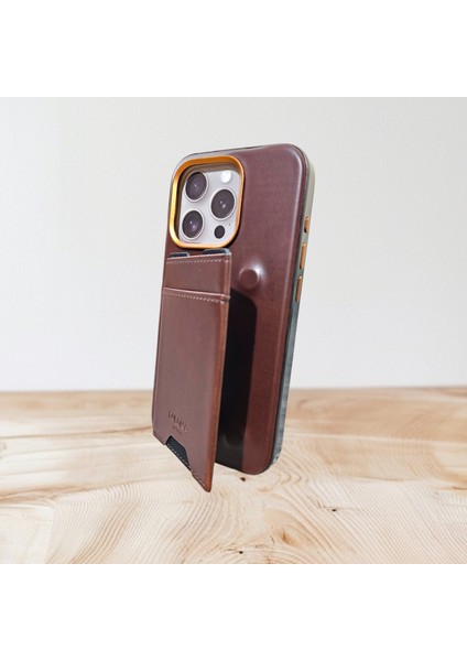 iPhone 15 Pro Max Kahverengi Kartlıklı Suni Deri Premium Kılıf