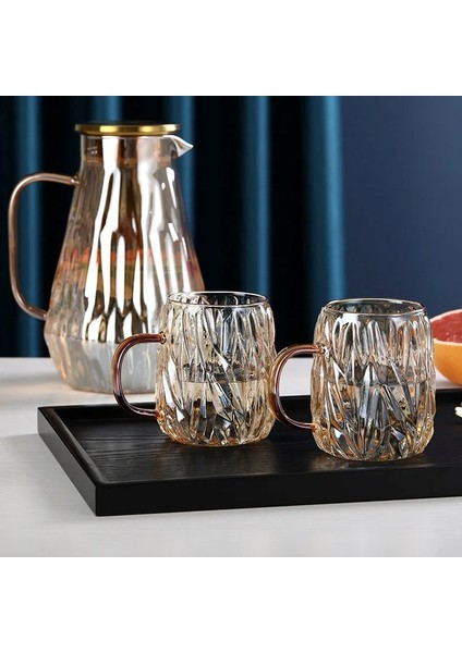 Borosilikat Amber Cam Gold Kapaklı Sürahi 1900 ml & 2 Adet Borosilikat Cam Kupa 450 ml (Mrc)