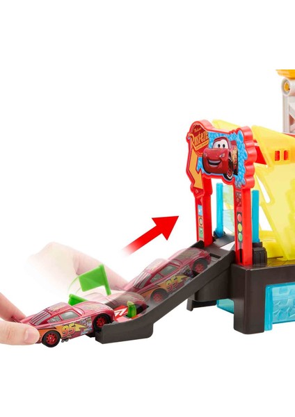 Disney Cars Cars Renk Değiştiren Mcqueen Ile Yıkama Oyun Seti