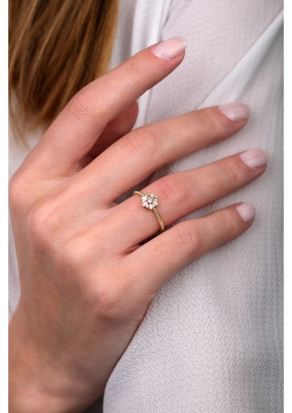 Güzide 14 Ayar Altın Taşlı Altıgen Yüzük modelleri