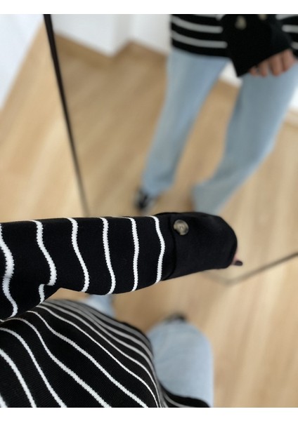 Siyah Çizgili Kol Detaylı Triko Standart fırsatları