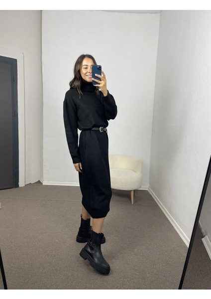 Siyah Boğazlı Oversize Triko Elbise Standart