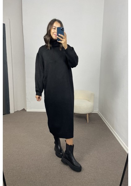 Siyah Boğazlı Oversize Triko Elbise Standart