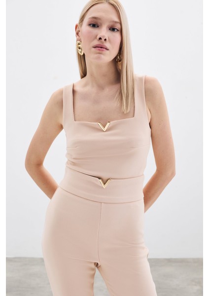 Yaka Gold Aksesuarlı Bluz - Bej modelleri