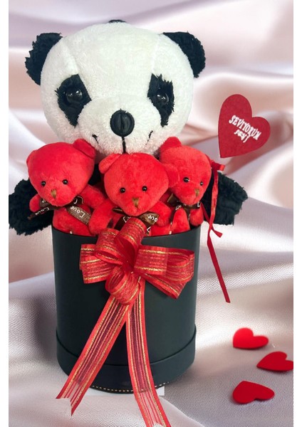 Premium Özel Hediye Kutusunda 35 cm Sevimli Panda ve 3 Adet Kırmızı Peluş Minik Ayıcık Buketi
