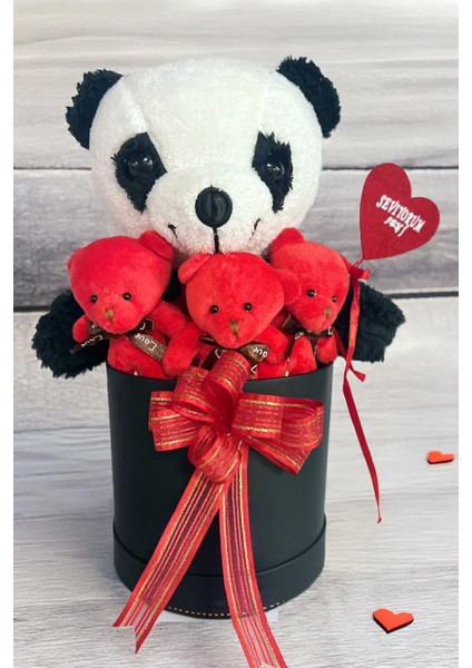 Premium Özel Hediye Kutusunda 35 cm Sevimli Panda ve 3 Adet Kırmızı Peluş Minik Ayıcık Buketi