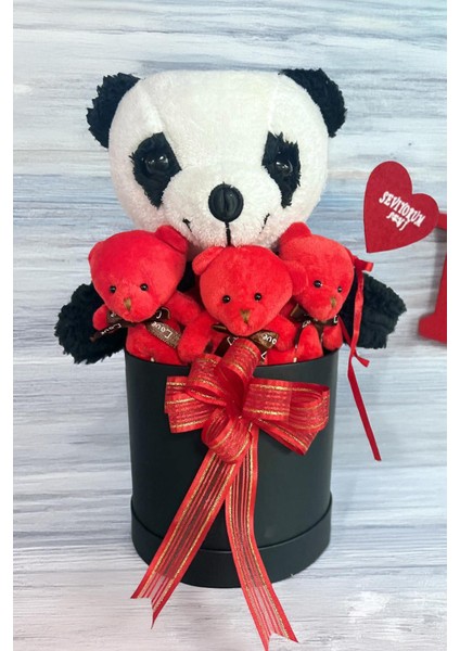 Premium Özel Hediye Kutusunda 35 cm Sevimli Panda ve 3 Adet Kırmızı Peluş Minik Ayıcık Buketi